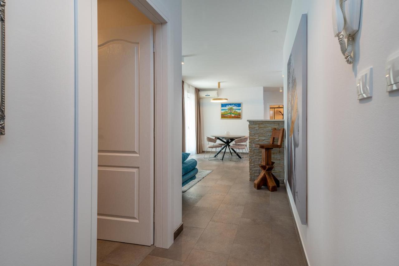 Apartments Liam Trogir Bagian luar foto