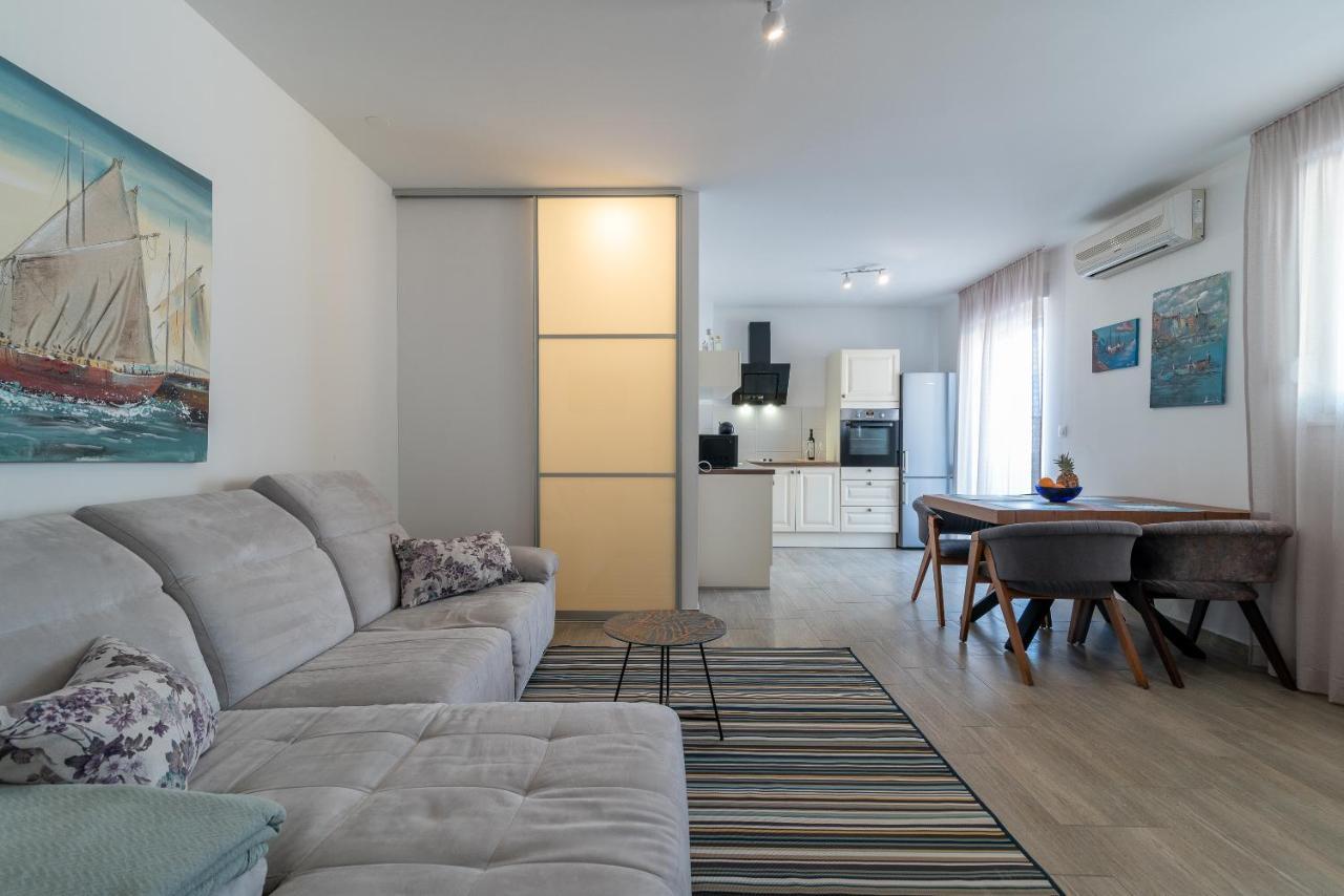 Apartments Liam Trogir Bagian luar foto