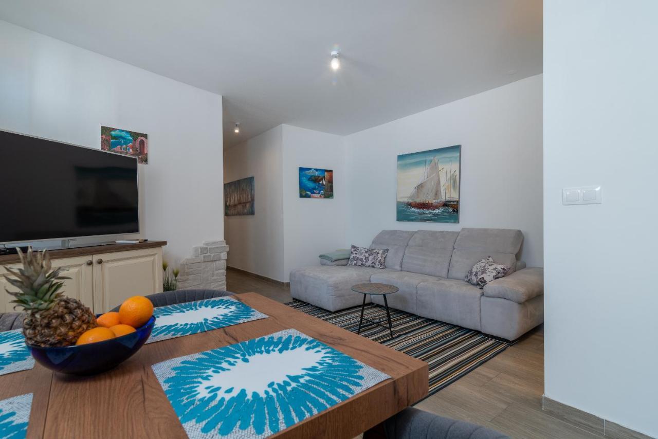 Apartments Liam Trogir Bagian luar foto