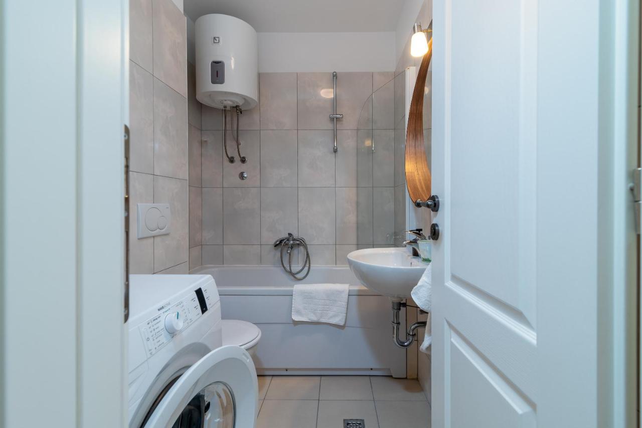 Apartments Liam Trogir Bagian luar foto
