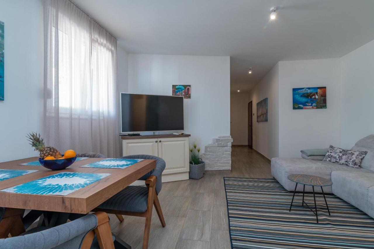 Apartments Liam Trogir Bagian luar foto