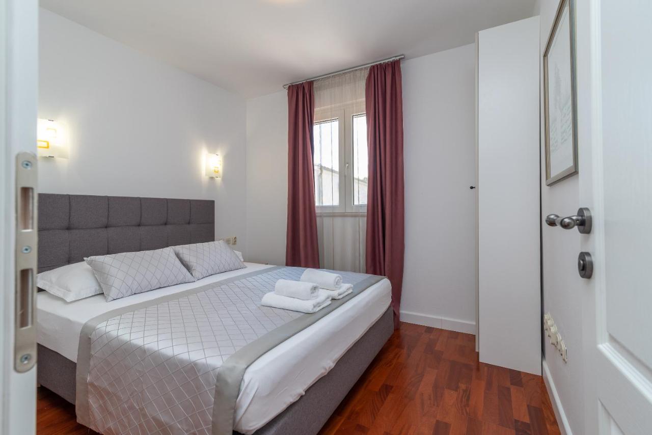Apartments Liam Trogir Bagian luar foto